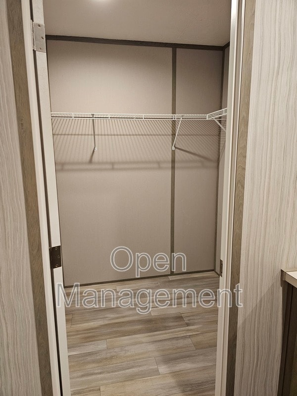 Building Photo - 16 English Village Park