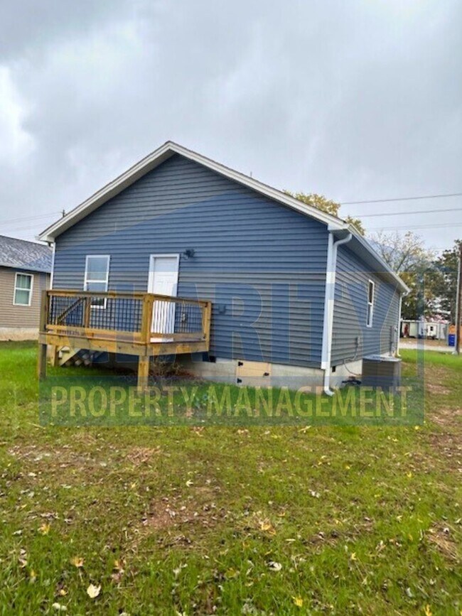 Building Photo - **One month free w/ a 15 month lease!**