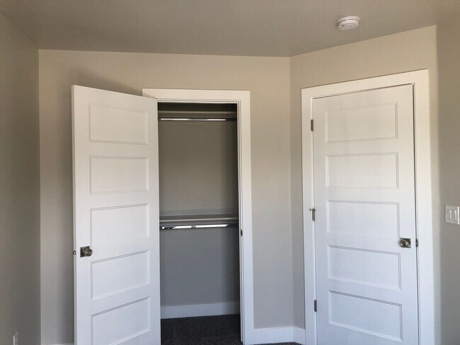 Building Photo - Modern 3 Bedroom Home for Rent