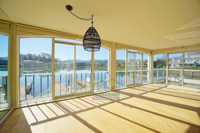 Building Photo - 5105 Shelter Bay Ave