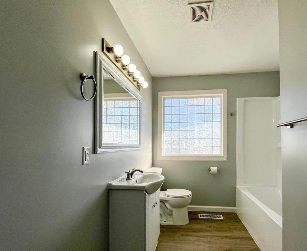 Building Photo - 6823 SW Knoll Ct