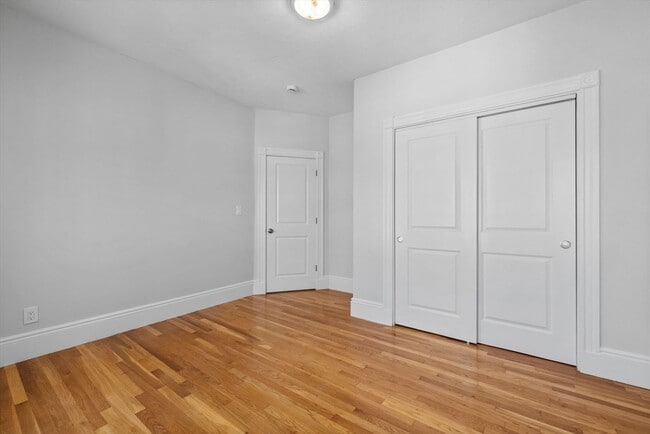 Building Photo - 67 Romsey St