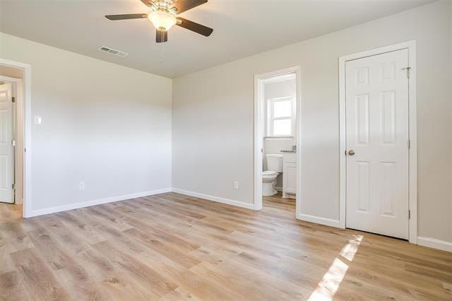 Building Photo - 921 Willow Cir S