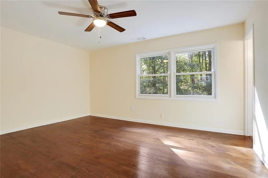 Building Photo - Room in House on Shawnee Trail