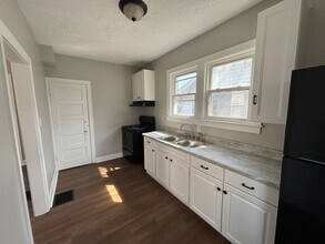 Building Photo - 3-bedroom, 1-bath house: $1050