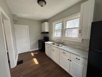 Building Photo - 3-bedroom, 1-bath house: $1050