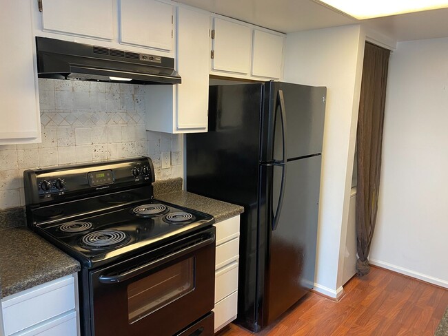 Building Photo - Lovely 1 Bedroom Apartment Laurel!