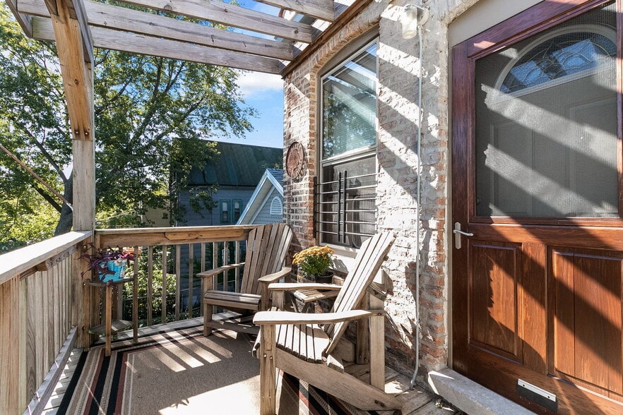 Building Photo - 1821 N Sawyer Ave