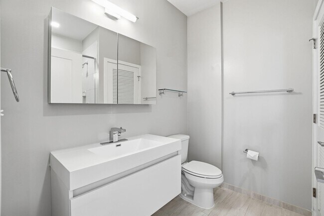 Building Photo - 989 S Buchanan St