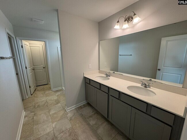 Building Photo - 3062 Hallsdale Dr