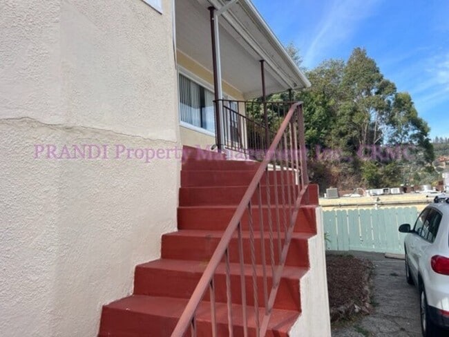 Building Photo - 1131 Magnolia Ave