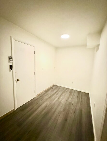 Building Photo - 6860 N Waterway Dr