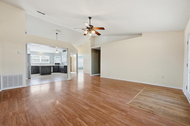 Building Photo - 210 Limestone Cir