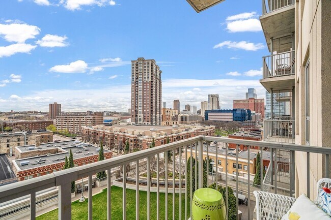 Building Photo - 929 Portland Ave