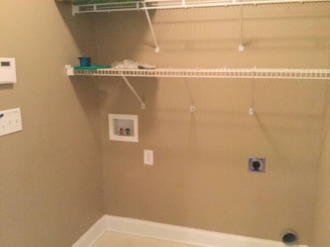 Building Photo - Centrally Located Home in New Bern-3 Bedroom With FROG