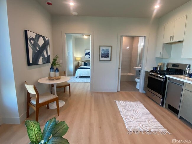 Building Photo - 3945 Judah St