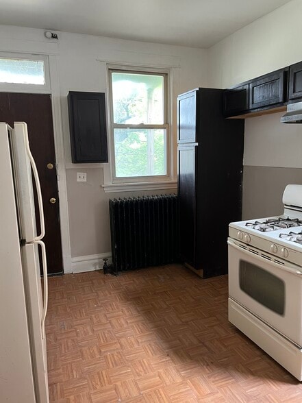 Kitchen - 3940 W Gladys Ave