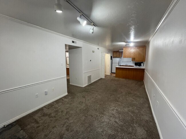 Building Photo - Cute two bedroom apartment for rent in Pro...