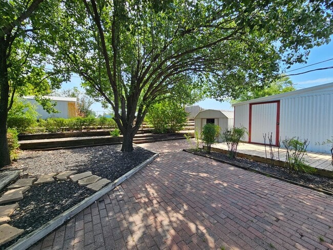 Building Photo - 1804 N Nail Pkwy