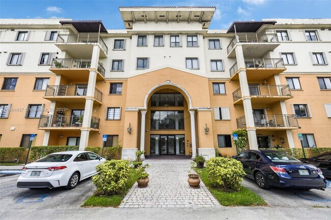 Building Photo - 9340 Fontainebleau Blvd