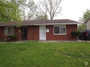 Building Photo - COMING SOON! Updated 2 bed 1 bath Condo