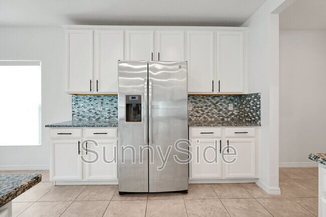 Building Photo - 10116 Grande Lp