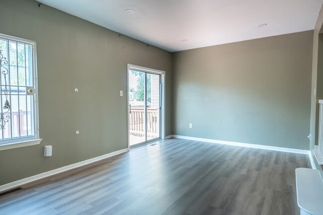 Building Photo - 8202 Ashford Blvd