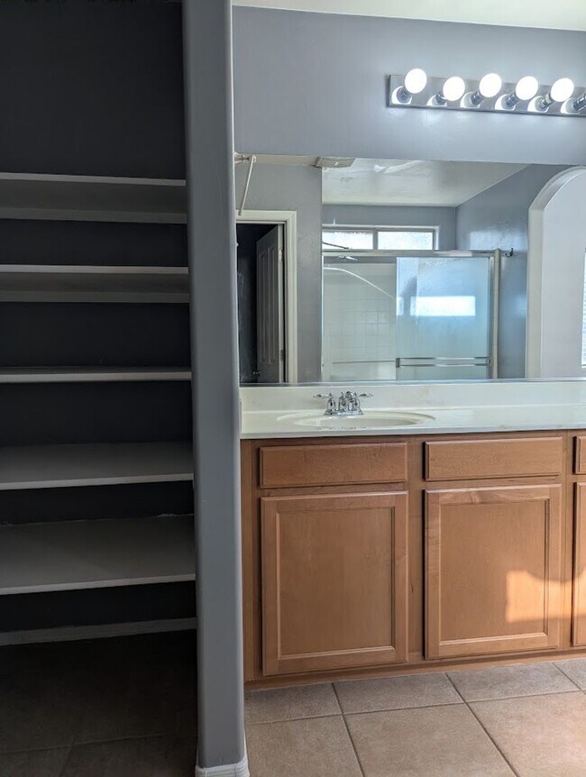 Building Photo - Great Northwest Home with Solar!