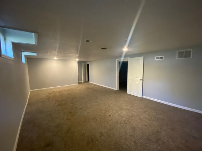 Building Photo - 730 N Woodlawn Blvd