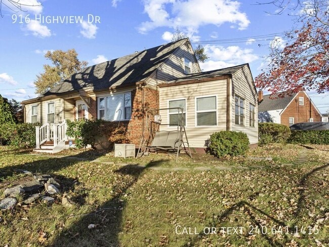 Building Photo - 916 Highview Dr