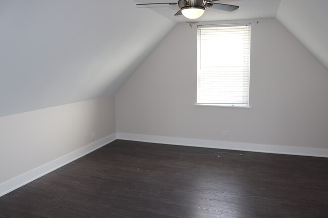 Building Photo - 3418 N Nordica Ave