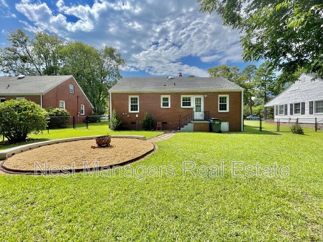Building Photo - 122 Camellia Dr