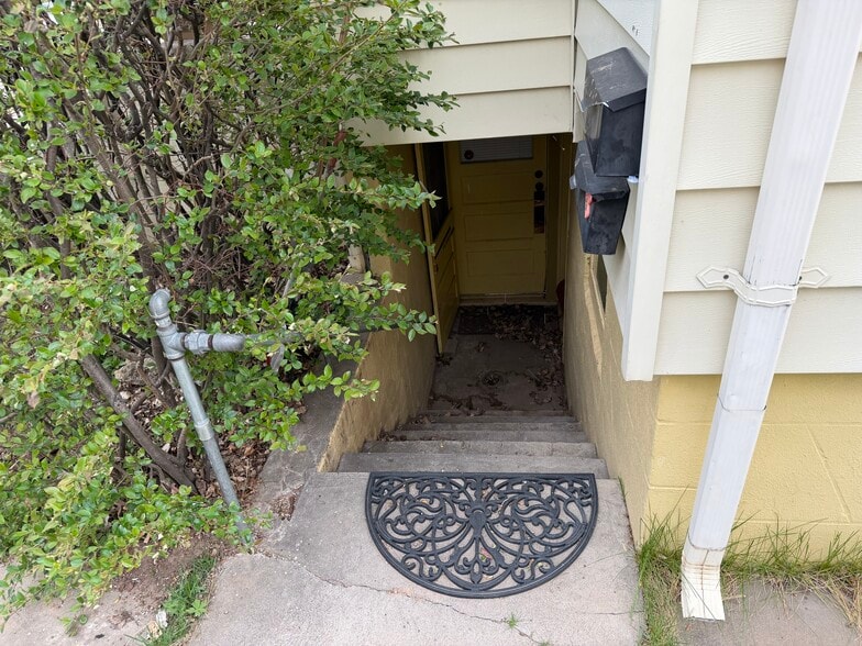 Building Photo - 1609 Rainbow Ave