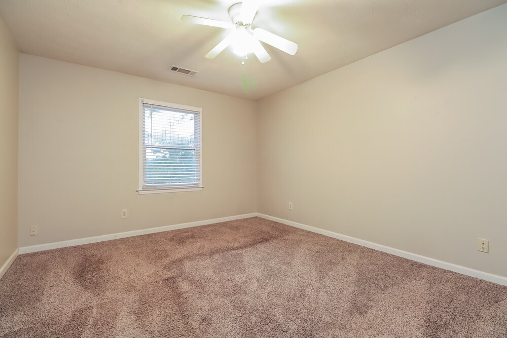 Building Photo - 564 Clubhouse Dr SE