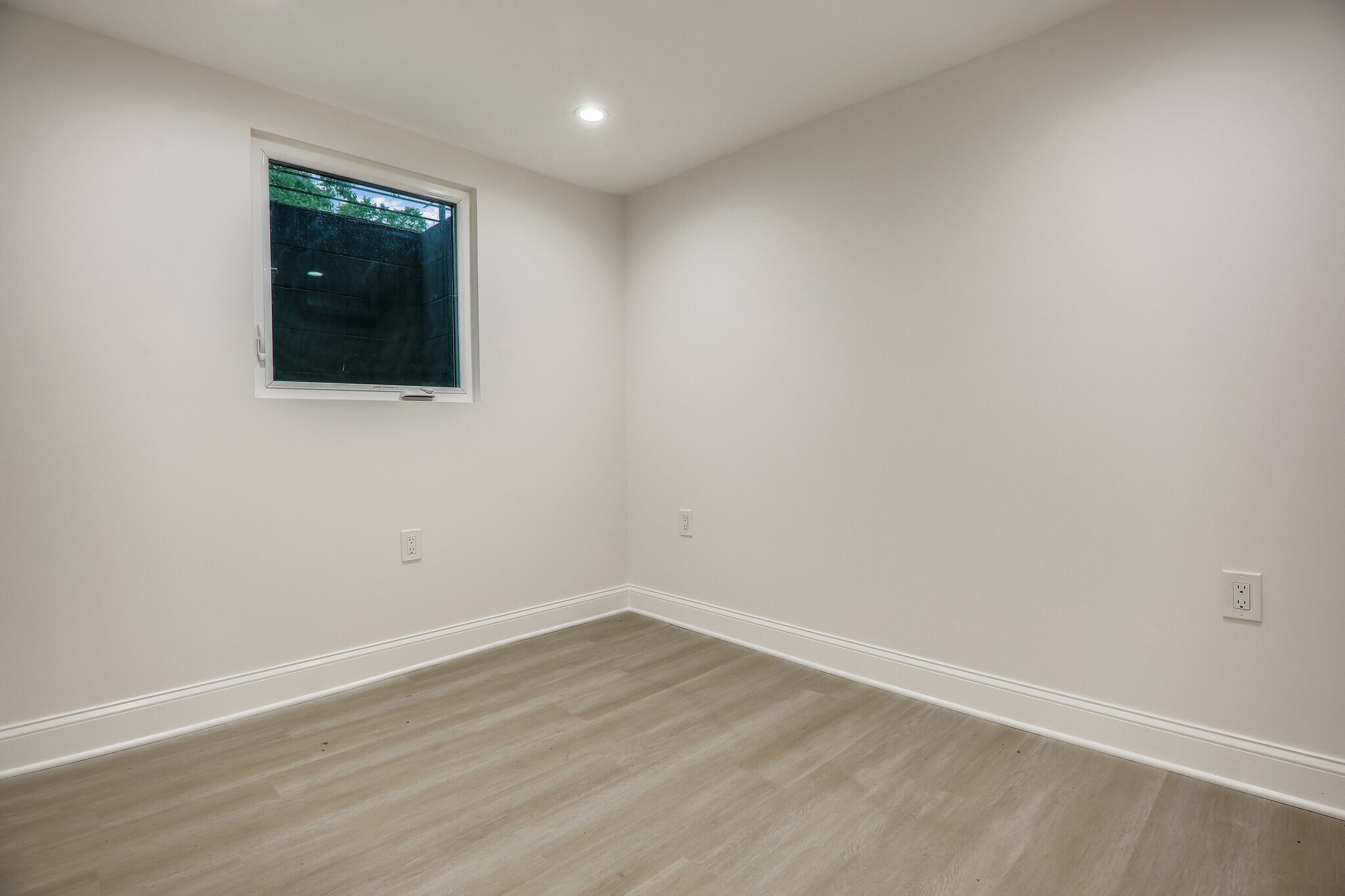 Building Photo - 1600 Trinidad Ave NE