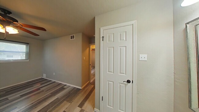 Building Photo - 3821 SE Elmhurst Ln