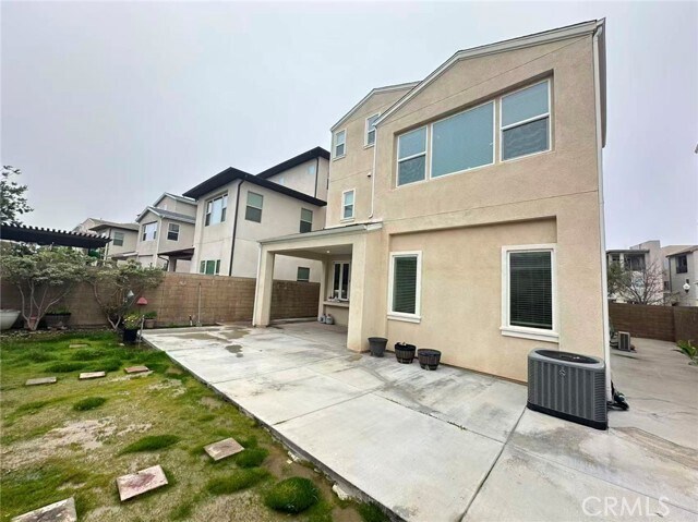 Building Photo - 140 Crossover