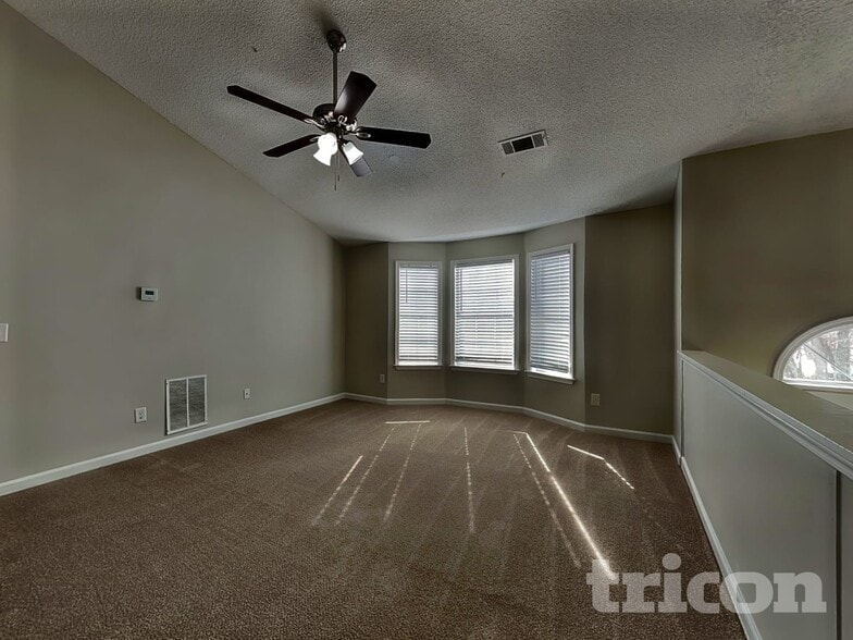 Building Photo - 1016 Forest Glen