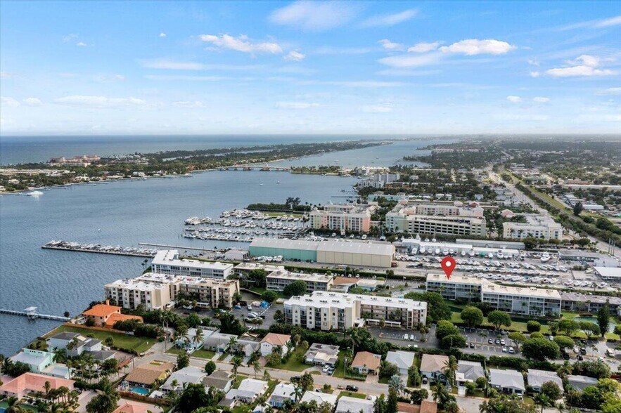 Primary Photo - 300 Waterway Dr S