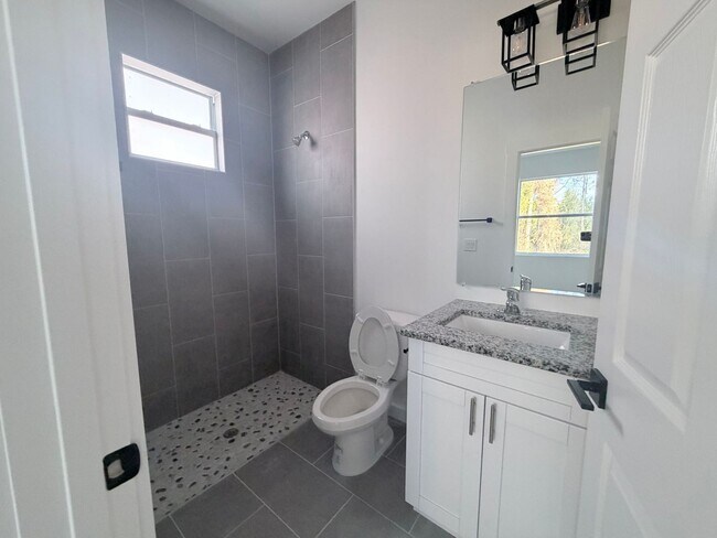 Building Photo - 5064-5066 Jones Dr