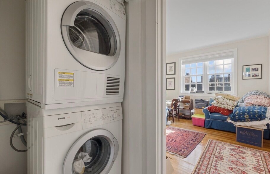 Building Photo - 122 Beacon St