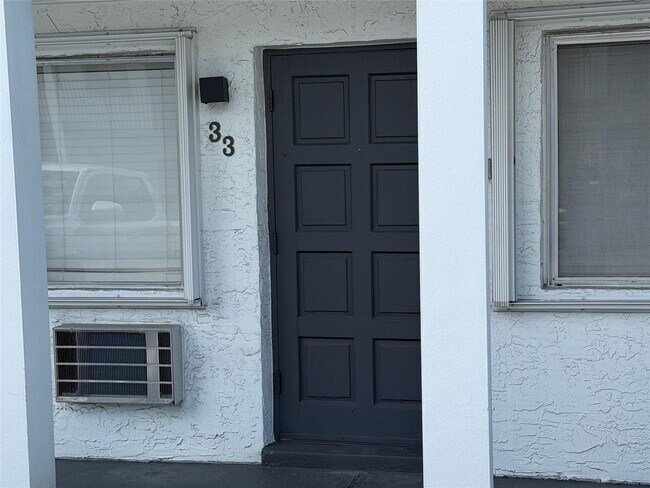 Building Photo - 1812 E Oakland Park Blvd