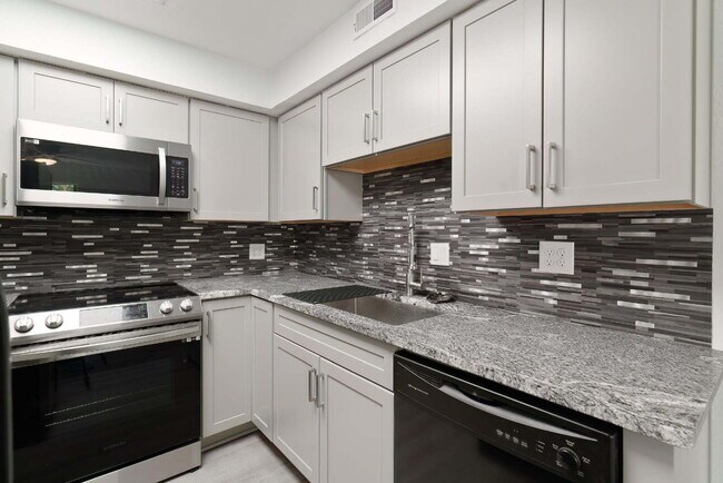 Building Photo - "Coastal Charm Awaits: Stylish 2-Bed Condo in a watefront complex in Fort Walton Beach!"