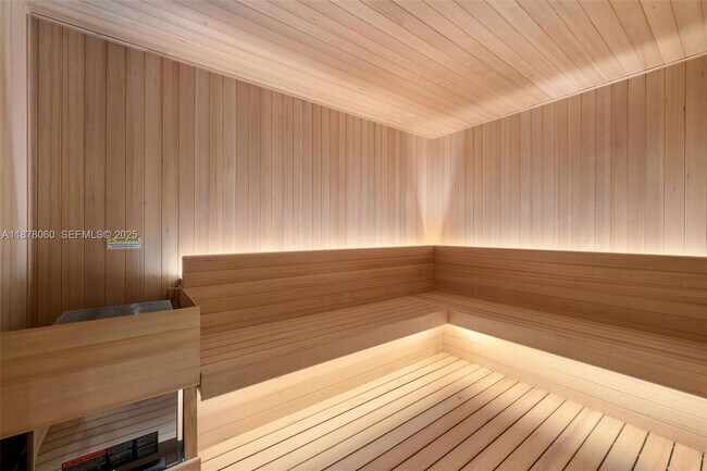 Building Photo - 2678 Tigertail Ave