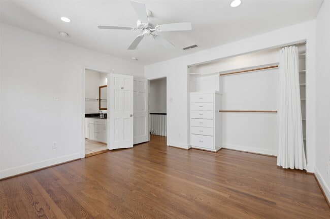 Building Photo - 2132 Tangley St