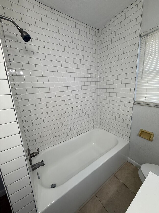 Building Photo - 2512 51st Ave Terrace W