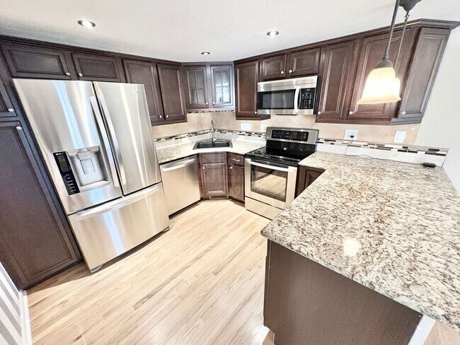 Building Photo - 13982 E Arizona Ave