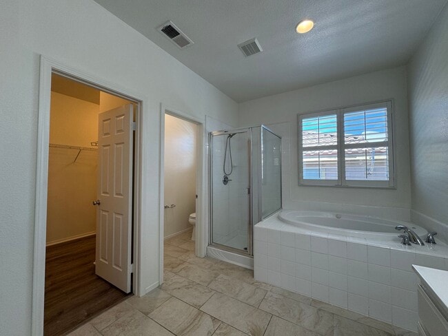 Building Photo - 5 Bedroom Canyon Hills home