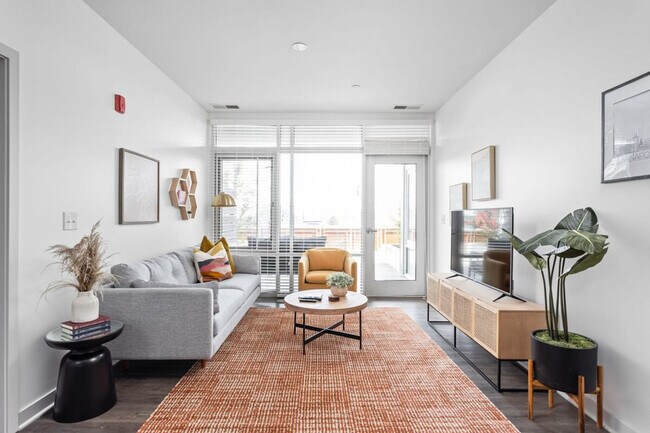 Building Photo - 747 N College Ave