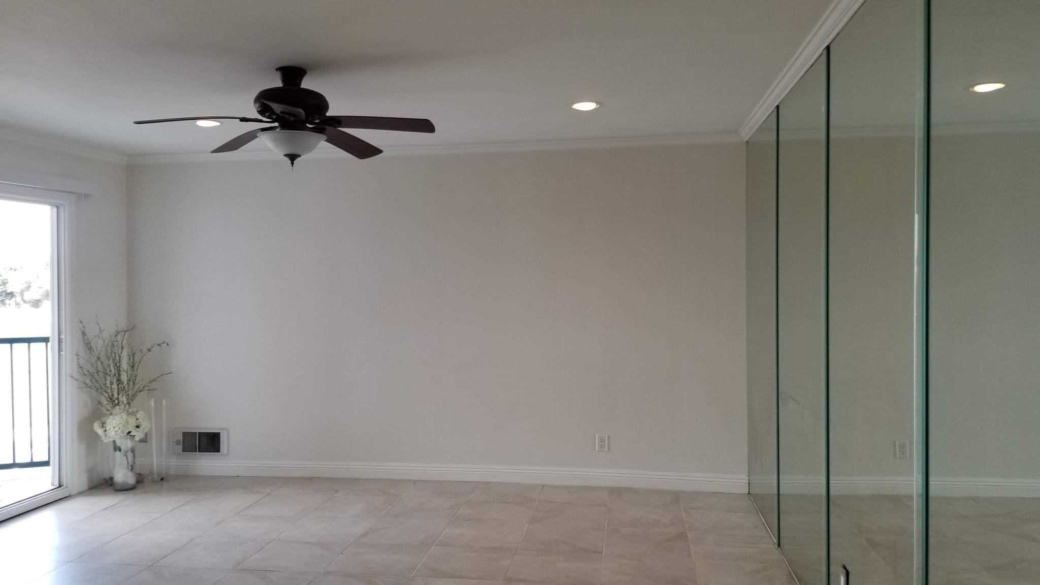 Living Rooom - 2901 Peninsula Rd